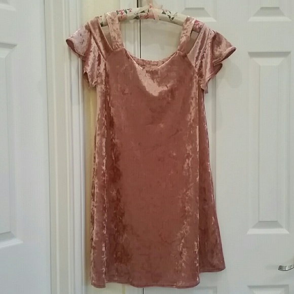 BLUSH-LIPSTICK COLD SHOULDER RUFFLE DRESS - Picture 5 of 7